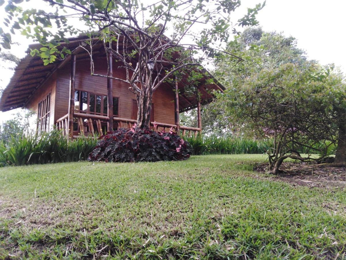 Estancia La Colina Santo Domingo de los Colorados Bagian luar foto